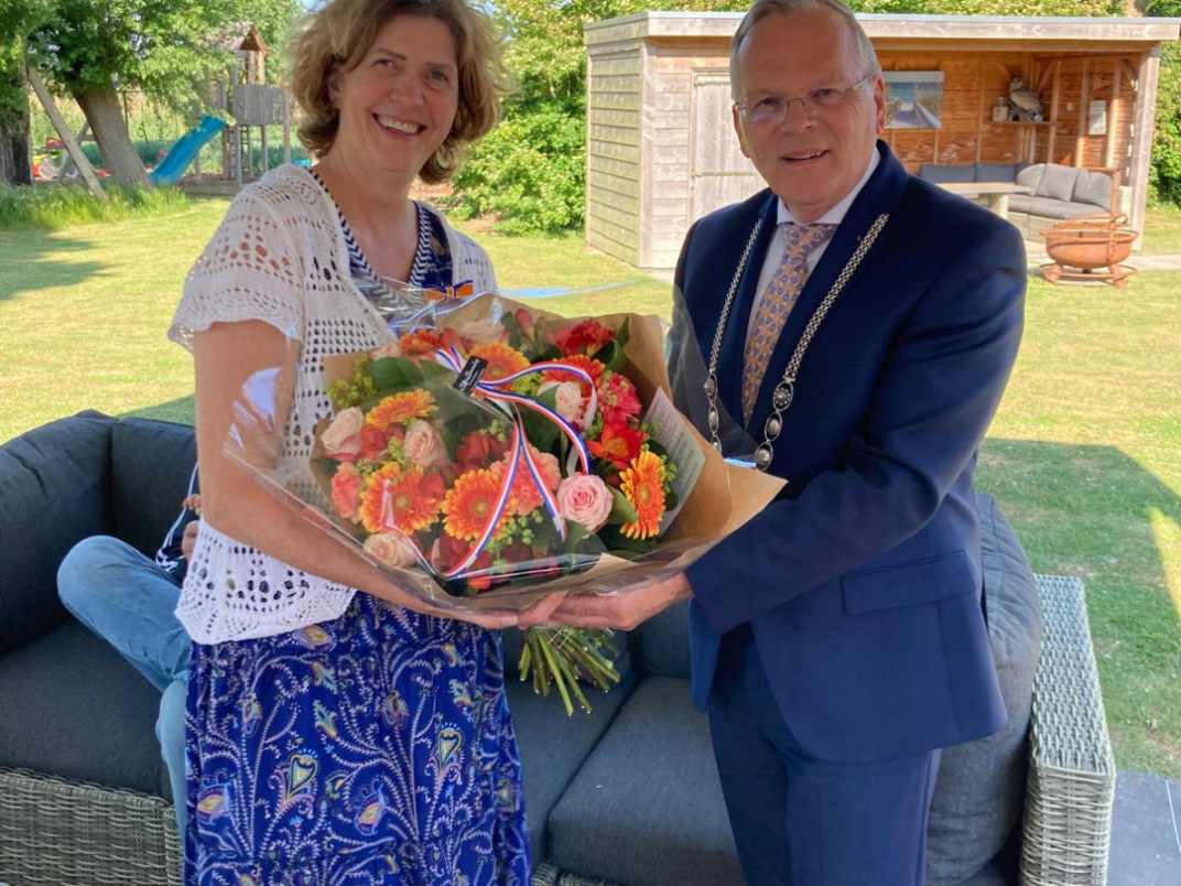 Koninklijke onderscheiding voor mevrouw J. Zwijnenburg